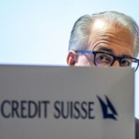 Axel Lehmann, Verwaltungsratspräsident der Credit Suisse, sagte am Dienstag, es tue ihm "wirklich leid", dass die angeschlagene Bank nicht gerettet werden konnte, da er wütenden und tränenreichen Aktionären gegenüberstand, deren Geld in Rauch aufgegangen waren.