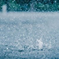 Den Menschen in 14 nördlichen, nordöstlichen und östlichen Provinzen Thailands wurde geraten, sich heute (Sonntag) auf Sommerstürme und starke Winde einzustellen, nachdem gestern starker Regen den Bezirk Si Racha in Chon Buri getroffen und Sturzfluten im Unterdistrikt Bo Win verursacht hatte .