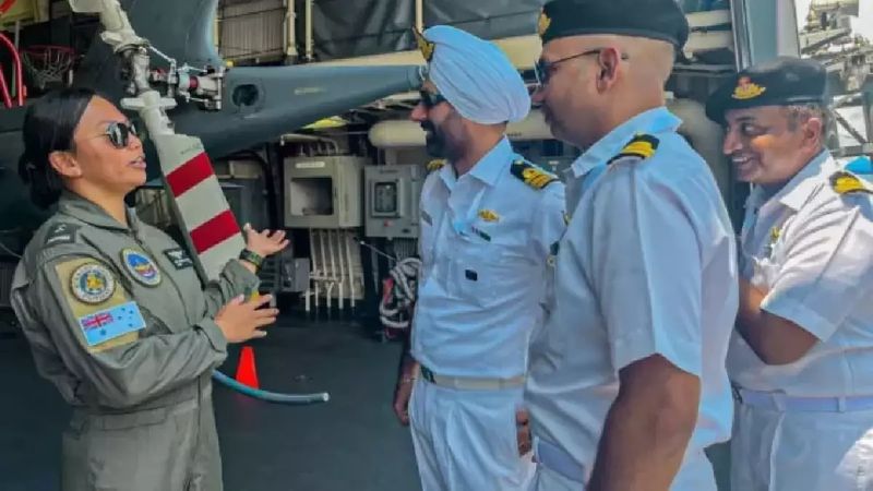 Indien und Mitglieder der Association of Southeast Asian Nations (ASEAN) veranstalten zum ersten Mal gemeinsame Übungen im Südchinesischen Meer als Teil der ersten Seeübung zwischen ASEAN und Indien, die derzeit stattfindet.<br /> Indien und Mitglieder der Association of Southeast Asian Nations (ASEAN) veranstalten zum ersten Mal gemeinsame Übungen im Südchinesischen Meer als Teil der ersten Seeübung zwischen ASEAN und Indien, die derzeit stattfindet. Die Seephase der Übung ist nach Angaben der indischen Marine vom 7. bis 8. Mai angesetzt. Die Hafenphase fand vom 2. bis 4. Mai auf dem Marinestützpunkt Changi in Singapur statt.
