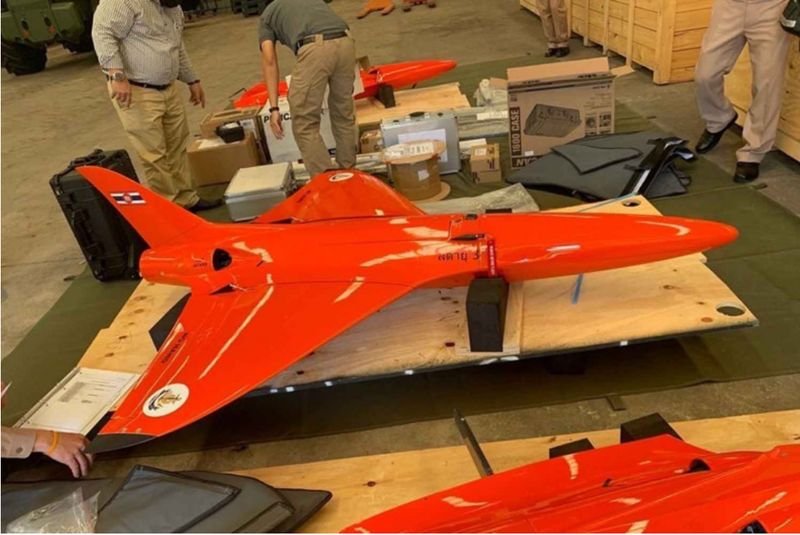 Die Marine bestätigte am Mittwoch die Beschaffung einer Trainingsdrohne im Wert von fast 50 Millionen Baht, nachdem Kritiker Fragen zur Transparenz des Projekts aufgeworfen hatten. Navy-Sprecher Adm Pokkhrong Monthatpalin sagte, das Projekt sei in Ordnung, als er die Gründe für die 49,8 Millionen Baht Beschaffung von Phoenix Jet Unmanned Aerial Targets durch Air Affairs Australia durch das Naval Ordnance Department erklärte.