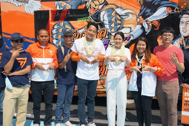 Die Move Forward Partei ist bereit, der Kern der nächsten Regierung zu sein. Die Partei wird Bestand haben, weil sie „von Menschen aufgebaut“ wurde und nicht von großen Spendern, sagt der Wahlkampfberater der Partei. Die Move Forward Partei ist bereit, der Kern der nächsten Regierung zu sein. Die Partei wird Bestand haben, weil sie „von Menschen aufgebaut“ wurde und nicht von großen Spendern, sagt der Wahlkampfberater der Partei.