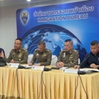 Bei ihrem jüngsten Versuch, hart gegen Ausländer vorzugehen, die ihre Aufenthaltsdauer überschreiten, hat die thailändische Einwanderungsbehörde (IB) eine starke Durchsetzungsdemonstration abgeliefert. Am 19. Mai fand ein Briefing statt, bei dem die Ergebnisse der sorgfältigen Arbeit des Büros bekannt gegeben wurden.