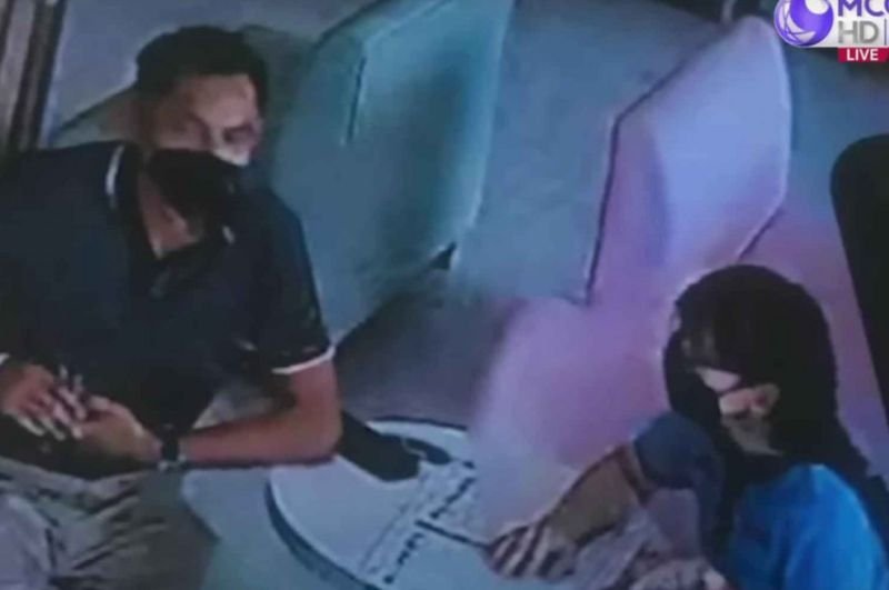 Eine Gebrauchtwagenverkäuferin wurde von einem mutmaßlichen Wiederholungstäter angelockt, der vorgab, ein potenzieller Kunde zu sein, sie dann aber in einem Motel vergewaltigte und brutal ermordete.