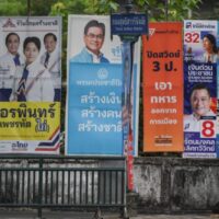 Politische Parteien schwören, Thailand im Tourismus zu unterstützen, indem sie damit einige zusammenhängende Richtlinien aufstellen, wie die Einrichtung eines Tourismusfonds, die Entwicklung von Sekundärstädten, die Anpassung von Vorschriften und die Lösung von Arbeitskrisen. Die Parteien wollen mehr Qualitätstouristen unterbringen und so die Standortbetreiber unterstützen.