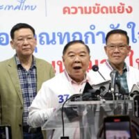 Der stellvertretende Premierminister Prawit Wongsuwon wartete in seiner Eigenschaft als Vorsitzender der Palang Pracharath Partei eine Antwort ab, als er nach der überraschenden Popularität der Move Forward Partei bei den Parlamentswahlen am Sonntag gefragt wurde.