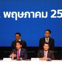 Laut einer Meinungsumfrage der Suan Dusit Rajabhat Universität oder Suan Dusit Umfrage hegt eine Mehrheit der Thailänder Zweifel an der Fähigkeit von Move Forward und sieben anderen Parteien, eine neue Regierung zu bilden, obwohl sie mit 313 die Mehrheit der Abgeordneten im Repräsentantenhaus stellen.