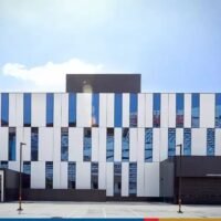 Das in Großbritannien ansässige Unternehmen Telehouse eröffnete am Freitag sein erstes Rechenzentrum in Thailand und sagte, es werde das beste Ökosystem für alle internetbezogenen Kunden im Land bieten und gleichzeitig den Nachhaltigkeitsanforderungen Thailands gerecht werden. Es wird Thailands erstes Rechenzentrum sein, das vollständig mit erneuerbarer Energie betrieben wird, sagte Ken Miyashita, der Geschäftsführer von Telehouse Thailand.