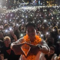 Jetzt, da der letzte Countdown für die nationalen Wahlen begonnen hat, deuten zahlreiche Meinungsumfragen stark darauf hin, dass die Pheu Thai Partei zwar immer noch an der Spitze liegt, sein Ziel eines Erdrutschs jedoch angesichts der stark gestiegenen Popularität der Move Forward Partei (MFP) nur ein Wunschtraum sein könnte, der in den letzten Wochen immer stärker wurde.