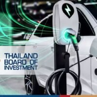 Das Board of Investment (BOI) bereitet die Einführung eines EV-Pakets vor, um chinesische Investitionen anzuziehen und die Einrichtung eines Hubs in Thailand zu fördern. Das Paket hebt die Vorteile von Infrastruktur, landesweiten Industriegebieten und Investitionen in Logistiksysteme zur Verbesserung der inländischen und grenzüberschreitenden Konnektivität hervor. Darüber hinaus wird Wert auf eine umfassende Lieferkette und qualifizierte Arbeitskräfte gelegt.