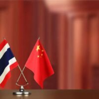 China brachte seine Bereitschaft zum Ausdruck, die militärische Zusammenarbeit mit Thailand zu verstärken, um die Stabilität in der Region aufrechtzuerhalten. Für das kommende Jahr haben die beiden Nationen eine Reihe gemeinsamer Militärübungen geplant.