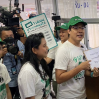 Mitglieder von Bürgergruppen, die die Parlamentswahlen vom 14. Mai überwachen, versammelten sich am Mittwoch im Büro der Wahlkommission (EC), um eine rasche Bekanntgabe der Wahlergebnisse zu fordern. In einem an den EC-Vorsitzenden gerichteten Brief wird er aufgefordert, die Umfrageergebnisse so schnell wie möglich bekannt zu geben und die Verzögerung zu erklären.