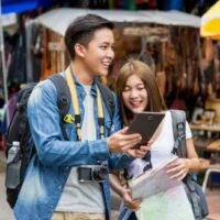 Die Tourism Authority of Thailand (TAT) hat den wachsenden Reichtum asiatischer Expatriates als potenziellen Segen für die thailändische Tourismusbranche ins Visier genommen. Chinesische Staatsangehörige mit Wohnsitz in Kambodscha und Laos wurden besonders ins Visier genommen, da sie dazu neigen, Thailand als Standort für die Ausbildung ihrer Kinder zu wählen.