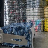 Da Bekleidungshersteller die Produktion aus recycelten Materialien steigern, wird der prognostizierte thailändische Marktwert in diesem Segment bis 2032 schätzungsweise 1,3 Milliarden Baht erreichen. Kleidung aus recycelten Materialien entwickelt sich zu einem globalen Verbrauchertrend, da immer mehr Menschen Wert auf den Schutz der Umwelt und die Reduzierung von Emissionen legen.