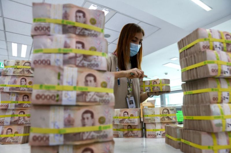 Die Bank of Thailand geht davon aus, dass sich das Kreditwachstum im Bankensektor verlangsamen wird, da die Nachfrage nachlässt, obwohl steigende Zinssätze kein wesentlicher Faktor sein dürften, der die Kreditausweitung bremst. Die Bank of Thailand geht davon aus, dass sich das Kreditwachstum im Bankensektor verlangsamen wird, da die Nachfrage nachlässt, obwohl steigende Zinssätze kein wesentlicher Faktor sein dürften, der die Kreditausweitung bremst.