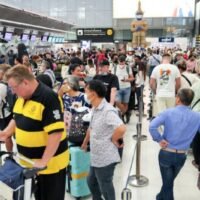 TAT-Gouverneur Yuthasak Supasorn sagte, er glaube, dass die meisten chinesischen Touristen immer noch reisefreudig seien, nachdem sie während der Pandemie Geld für Auslandsreisen gespart hätten. Er sagte, die Agentur wolle erreichen, dass 5 Millionen Chinesen nach Thailand reisen, was 50 % der etwa 10 Millionen Ankünfte im Jahr 2019 entspricht.