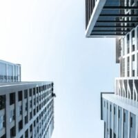Mit Blick auf die Ankurbelung der Wirtschaft fordern Immobilienentwickler und -berater die neue thailändische Regierung auf, Maßnahmen zur Förderung ausländischer Investitionen umzusetzen. Sie glauben, dass solche Maßnahmen ein positiveres Umfeld für ausländische Käufer auf dem Immobilienmarkt schaffen werden, was auf Werbemaßnahmen zur Sensibilisierung ausländischer Investoren schließen lässt.