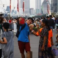 Der Economic Intelligence Service (EIS), ein Forschungszweig des Thailand Development Research Institute (TDRI), prognostiziert ein besseres zweites Halbjahr 2023 für die thailändische Wirtschaft, angetrieben durch den zunehmenden Tourismus und den Inlandskonsum, obwohl die politische Instabilität weiter im Auge behalten werden müsste.