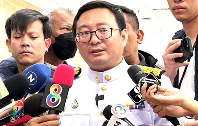 Herr Pita Limjaroenrat wird am Donnerstag mit einer beträchtlichen Anzahl von Stimmen von Mitgliedern des thailändischen Senats zum Premierminister gewählt, so der Generalsekretär der Move Forward Partei, Chaitawat Tulathon, der am Wochenende im Rahmen der Verhandlungen mit Mitgliedern des Senats mit Reportern im Parlament sprach. Herr Pita Limjaroenrat wird am Donnerstag mit einer beträchtlichen Anzahl von Stimmen von Mitgliedern des thailändischen Senats zum Premierminister gewählt, so der Generalsekretär der Move Forward Partei, Chaitawat Tulathon, der am Wochenende im Rahmen der Verhandlungen mit Mitgliedern des Senats mit Reportern im Parlament sprach.