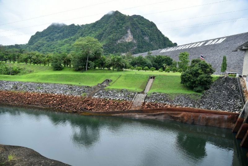 In weiten Teilen des Landes fielen aufgrund des El Niño Phänomens unterdurchschnittliche Niederschläge, die sich nach den Angaben des Thai Meteorological Department (TMD) voraussichtlich erst im November verstärken und sogar bis Anfang nächsten Jahres anhalten könnten.