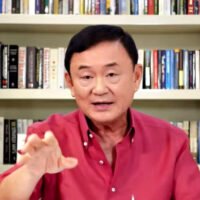 Nach Angaben seiner Tochter Paetongtarn Shinawatra hat der ehemalige thailändische Premierminister Thaksin Shinawatra seine Rückkehr in seine Heimat im Juli auf unbestimmte Zeit verschoben. Frau Paetongtarn, eine Spitzenkandidatin der Pheu Thai Partei, gab kürzlich bekannt, dass sie in der Nacht des 11. Juli mit ihrem Vater gesprochen habe und ihr mitgeteilt worden sei, dass Thaksin nicht wie angekündigt im Juli nach Hause zurückkehren würde.