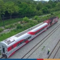 Das King Mongkut Institute of Technology Ladkrabang hat einen Prototyp des luxuriösesten Personenzugs in ASEAN vorgestellt, der von Thailändern unter dem Namen „Beyond Horizon“ entworfen und hergestellt wurde. Der Zug wird im September an die State Railway of Thailand (SRT) geliefert.