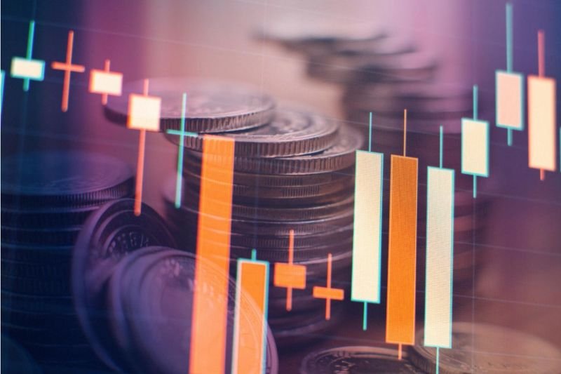 Während die Öffentlichkeit auf Klarheit über die Bildung einer neuen Regierung wartet, versuchte sich das Anlegervertrauen nach dem Einbruch, der durch den mutmaßlichen Betrug bei der Stark Corporation verursacht wurde, wieder zu erholen.<br /> Während die Öffentlichkeit auf Klarheit über die Bildung einer neuen Regierung wartet, versuchte sich das Anlegervertrauen nach dem Einbruch, der durch den mutmaßlichen Betrug bei der Stark Corporation verursacht wurde, wieder zu erholen. Der Fall betraf eine große Anzahl von Aktionären, Anleihegläubigern und Gläubigern und verursachte einen geschätzten Verlust von 100 Milliarden Baht.