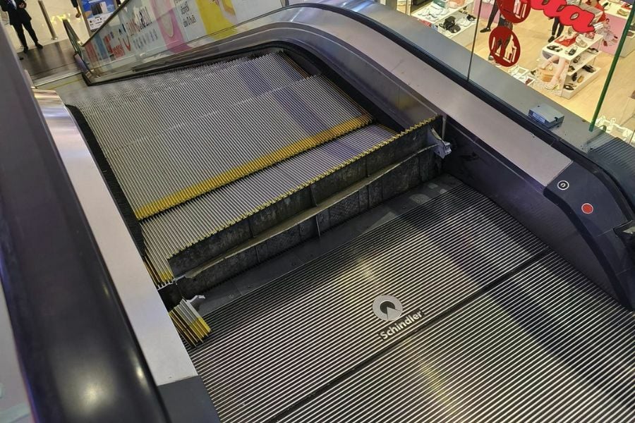 Ein weiterer Zwischenfall mit einer Rolltreppe ereignete sich in Bangkok, dieses Mal in einem Einkaufszentrum im Bezirk Bang Na in der Provinz Samut Prakarn. Glücklicherweise wurden bei dem Zwischenfall keine Verletzten gemeldet.