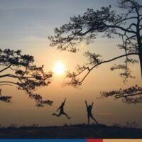 Um den Inlandstourismus zu fördern, werden viele Nationalparks im ganzen Land den Besuchern während der sechstägigen Feiertage freien Eintritt gewähren, teilte das Ministerium für Nationalparks, Wildtiere und Pflanzenschutz am Freitag auf seiner Facebook Seite mit. Die lange Pause begann am Freitag (28. Juli), dem Geburtstag Seiner Majestät des Königs, und dauert bis Mittwoch, dem Beginn der buddhistischen Fastenzeit an.