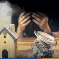 Da immer mehr Menschen mit der Rückzahlung ihrer Wohnungsbaudarlehen zu kämpfen haben, steigt die Zahl der zum Verkauf angebotenen Gebrauchthäuser und Eigentumswohnungen. Die Zunahme notleidender Vermögenswerte (NPA) oder zwangsversteigerter Häuser auf dem Immobilienmarkt ist für Ausländer attraktiv, die Wohnimmobilien in erstklassigen Lagen suchen.