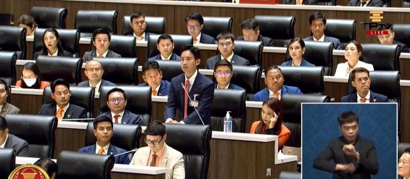 Die Thammasat Universität wurde aufgefordert, gegen eine Erklärung ihres Studentenrats auf dem Rangsit Campus vorzugehen, die voller Schimpfwörter und Hassreden ist.<br /> Die Thammasat Universität wurde aufgefordert, gegen eine Erklärung ihres Studentenrats auf dem Rangsit Campus vorzugehen, die voller Schimpfwörter und Hassreden ist. Der Rangsit Campus des Thammasat University Student Council (TUSC) veröffentlichte kürzlich seine Kritik daran, dass Move Forward Chef Pita Limjaroenrat nicht genügend Parlamentsstimmen erhalten habe, um seine Kandidatur für das Amt des Ministerpräsidenten zu unterstützen.