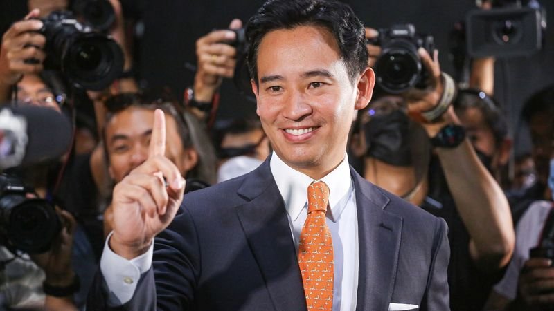Der Parteivorsitzende und Premierministerkandidat von Move Forward, Pita Limjaroenrat, verfügt über Vermögenswerte im Wert von etwa 85 Millionen Baht und Schulden in Höhe von etwa 20 Millionen Baht, wie der Nationalen Antikorruptionskommission (NACC) am 20. März nach Ablauf seiner vierjährigen Amtszeit als Mitglied des Parlaments mitgeteilt wurde. Der Parteivorsitzende und Premierministerkandidat von Move Forward, Pita Limjaroenrat, verfügt über Vermögenswerte im Wert von etwa 85 Millionen Baht und Schulden in Höhe von etwa 20 Millionen Baht, wie der Nationalen Antikorruptionskommission (NACC) am 20. März nach Ablauf seiner vierjährigen Amtszeit als Mitglied des Parlaments mitgeteilt wurde.