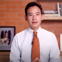 Der Parteivorsitzende von Move Forward, Pita Limjaroenrat, sagte am Samstag, dass er bereit sei, zurückzutreten und der Pheu Thai Partei die Führung bei der Bildung der nächsten Regierung zu überlassen, falls es seiner Partei trotz aller Bemühungen nicht gelingen sollte, ihn zum Premierminister zu wählen oder die Verfassung zu ändern, um den Senatoren die Flügel zu kürzen.