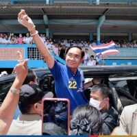 Premierminister Prayuth Chan o-cha kündigte am Dienstag an, dass er als Mitglied der United Thai Nation Partei (UTNP) zurücktreten und sich ganz aus der thailändischen Politik zurückziehen werde. In seinem Facebook Beitrag sagte Prayuth: „Ich möchte den Menschen meinen Dank aussprechen, die die United Thai Nation Partei und mich bei den letzten Wahlen unterstützt haben.“