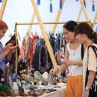Die wirtschaftliche Erholung Thailands sei intakt, mit einem voraussichtlichen Wachstum von 2,9 % im ersten Halbjahr dieses Jahres und 4,2 % im zweiten Halbjahr, sagte der Gouverneur der Bank of Thailand (BoT), Sethaput Suthiwartnarueput, heute am Mittwoch (19. Juli).