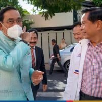 Die United Thai Nation Partei (UTNP) wird General Prayuth Chan o-cha nicht für den Sitz des Premierministers nominieren, erklärte Parteichef Pirapan Salirathavibhaga heute am Montag (10. Juli). Piraphan, der auch Premierministerkandidat der UTNP ist, sagte in einem Facebook Post, dass seine Partei bei der für Donnerstag geplanten Wahl keinen der beiden Kandidaten zur Abstimmung aufstellen werde.