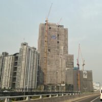 Die Anziehungskraft des Immobilienmarktes des Landes scheint nach der Pandemie stärker zu werden. Trotz spezifischer Beschränkungen des Immobilieneigentums behält Thailand seine Attraktivität als attraktives Ziel für ausländische Immobilienkäufer, insbesondere für diejenigen, die einen Zweitwohnsitz suchen.