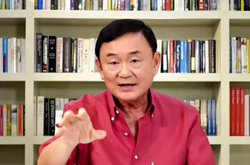 Der abgesetzte Ex- Premierminister Thailands , Thaksin Shinawatra, ist berechtigt, nach seiner Rückkehr in das Land eine königliche Begnadigung zu beantragen. Bei seiner Rückkehr würde er inhaftiert, könne aber eine Begnadigung beantragen, so der amtierende stellvertretende Premierminister Wissanu Krea-Ngam gestern in einer Ankündigung. Der abgesetzte Ex- Premierminister Thailands , Thaksin Shinawatra, ist berechtigt, nach seiner Rückkehr in das Land eine königliche Begnadigung zu beantragen. Bei seiner Rückkehr würde er inhaftiert, könne aber eine Begnadigung beantragen, so der amtierende stellvertretende Premierminister Wissanu Krea-Ngam gestern in einer Ankündigung.