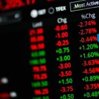 Da die Aussichten für die Aktienmärkte weltweit alles andere als rosig sind und durch Rezessionsängste, anhaltend hohe Inflation und erhöhte Zinssätze belastet werden, sind Anleger auf der Suche nach Anlageoptionen, die eine vernünftige Rendite bieten können.