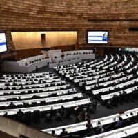 Laut BMI wurden die Wachstumsprognosen weiter nach unten korrigiert, da sich die Aussichten abschwächen. Parlamentsabgeordnete nahmen am 22. August an der zweiten Abstimmung über den Premierminister im Parlament in Bangkok teil. Das Wirtschaftswachstum wurde in diesem Jahr durch die politischen Entwicklungen im Land negativ beeinflusst.