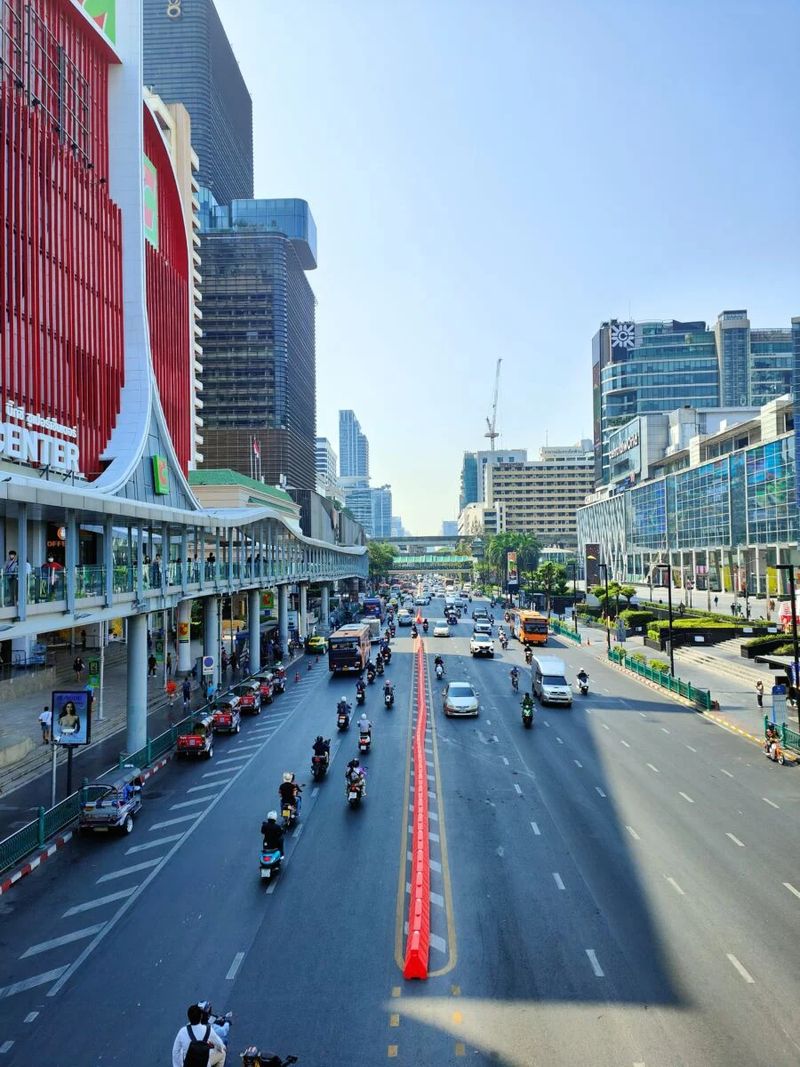 Thailand verzeichnete in den ersten sieben Monaten dieses Jahres einen Anstieg der Auslandsinvestitionen um 17 % und erreichte 58,9 Milliarden Baht. Die Ankündigung erfolgte gestern durch Rachada Dhnadirek, die stellvertretende Regierungssprecherin. Thailand verzeichnete in den ersten sieben Monaten dieses Jahres einen Anstieg der Auslandsinvestitionen um 17 % und erreichte 58,9 Milliarden Baht. Die Ankündigung erfolgte gestern durch Rachada Dhnadirek, die stellvertretende Regierungssprecherin.
