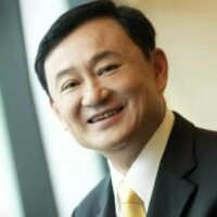Die Rückkehr von Thaksin Shinawatra, dem ehemaligen thailändischen Premierminister und angeblichen De-facto Chef der Pheu Thai Partei, hat sich verzögert. Die Strategie scheint darauf abzuzielen, seine reibungslose Rückkehr zu ermöglichen, sobald eine von seiner Partei geführte Regierung ins Spiel kommt, gab gestern eine ungenannte Quelle innerhalb der Pheu Thai bekannt.