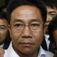 Für Aufsehen sorgt die Vermutung, dass ein ehemaliger Anwalt Kabinettsminister werden soll, obwohl er wegen Missachtung des Gerichts im sogenannten „mit Bargeld gefüllten Papiertüten“ Skandal um die Vertretung des ehemaligen Premierministers Thaksin Shinawatra in einem umstrittenen Landverfahren 2008im Gefängnis saß.