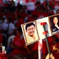 Die geplante Heimkehr des ehemaligen thailändischen Premierministers Thaksin Shinawatra nach 15 Jahren selbst auferlegtem Exil löst in dem südostasiatischen Land, das seit zwei Monaten in einer politischen Pattsituation steckt, eine Mischung aus Aufregung und Besorgnis aus.