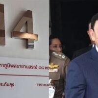 Ärzte im Polizeikrankenhaus wurden verdächtigt, ihre Berufsethik aufs Spiel gesetzt zu haben, um den „kränklichen“ faktischen Pheu Thai Chef Thaksin Shinawatra trotz seiner einjährigen Haftstrafe buchstäblich vom Gefängnis fernzuhalten.