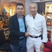 Polizeigeneral Torsak Sukvimol, der zum neuen nationalen Polizeichef ernannt wurde, sagte, er habe den stellvertretenden nationalen Polizeichef Polizeigeneral Surachate Hakparn gebeten, die Luft zu säubern, nachdem dessen Haus Anfang dieser Woche von Beamten durchsucht worden war.