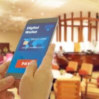 Die Bank of Thailand geht davon aus, dass das von der Pheu Thai Partei vorgeschlagene digitale Almosenprogramm in Höhe von 10.000 Baht ein Gesamtbudget von rund 500 Milliarden Baht erfordern wird, was im nächsten Jahr zu einem Anstieg des BIP-Wachstums um 3 % führen wird. Die Zentralbank geht davon aus, dass der BIP-Beitrag vom Wirtschaftsmultiplikator abhängen wird, sagte Sakkapop Panyanukul, Direktor der Wirtschafts- und Politikabteilung der Bank