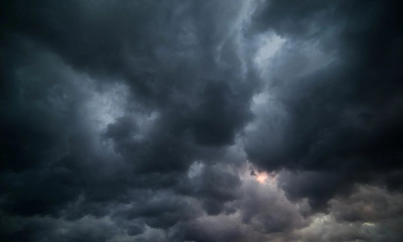 Ein starkes Sturmsystem richtet in 54 Provinzen Thailands verheerende Schäden an. Das Meteorologische Amt gibt heute eine entsprechende Warnung heraus.<br /> Die meisten Niederschläge fallen in der südlichen Region, die 80 % der Fläche bedeckt. Auch Bangkok ist betroffen. Die Bewohner werden aufgefordert, auf plötzliche Überschwemmungen und Waldabflüsse zu achten. Ein starkes Sturmsystem richtet in 54 Provinzen Thailands verheerende Schäden an. Das Meteorologische Amt gibt heute eine entsprechende Warnung heraus. Die meisten Niederschläge fallen in der südlichen Region, die 80 % der Fläche bedeckt. Auch Bangkok ist betroffen. Die Bewohner werden aufgefordert, auf plötzliche Überschwemmungen und Waldabflüsse zu achten.