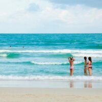 Reiseveranstalter auf Ko Samui fordern die Regierung auf, längere Aufenthalte für europäische Touristen zu gestatten, da sie glauben, dass die vorgeschlagene Visumbefreiung für chinesische Besucher der Insel nicht zugute kommen wird.