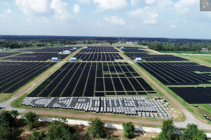 „CKPower ist der Pionier der erneuerbaren Stromerzeugung in der Region mit umfassendem Spezial-Know-how. Wir bieten technisches Fachwissen für Systemdesign, Installation und Bau sowie einen umfassenden Wartungsservice nach der Installation, der das Unternehmen auch auf eine Erweiterung vorbereiten kann“, sagte Herr Thanawat Trivisvavet, Geschäftsführer, CK Power PLC. „CKPower ist der Pionier der erneuerbaren Stromerzeugung in der Region mit umfassendem Spezial-Know-how. Wir bieten technisches Fachwissen für Systemdesign, Installation und Bau sowie einen umfassenden Wartungsservice nach der Installation, der das Unternehmen auch auf eine Erweiterung vorbereiten kann“, sagte Herr Thanawat Trivisvavet, Geschäftsführer, CK Power PLC.