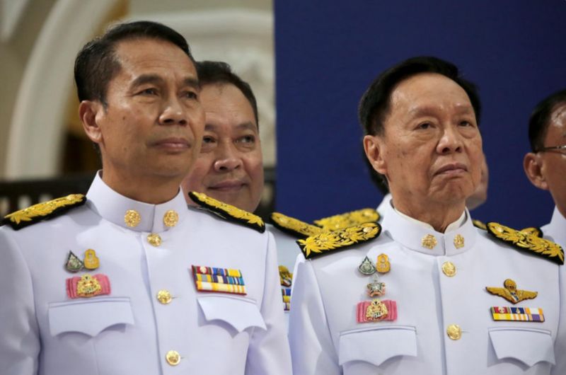 Verteidigungsminister Sutin Klungsang bestreitet, Payap Shinawatra, den jüngeren Bruder des verurteilten ehemaligen Premierministers Thaksin Shinawatra, und seinen Sohn Porpong Shinawatra zum Chefberater und persönlichen Sekretär ernennen zu wollen. Verteidigungsminister Sutin Klungsang bestreitet, Payap Shinawatra, den jüngeren Bruder des verurteilten ehemaligen Premierministers Thaksin Shinawatra, und seinen Sohn Porpong Shinawatra zum Chefberater und persönlichen Sekretär ernennen zu wollen.